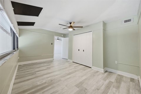 Condo in Tampa, Florida, 2 bedrooms  № 2394261 - photo 14