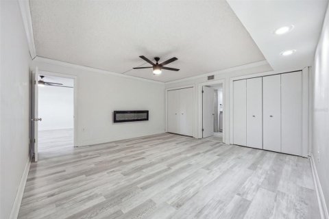 Condo in Tampa, Florida, 2 bedrooms  № 2394261 - photo 9