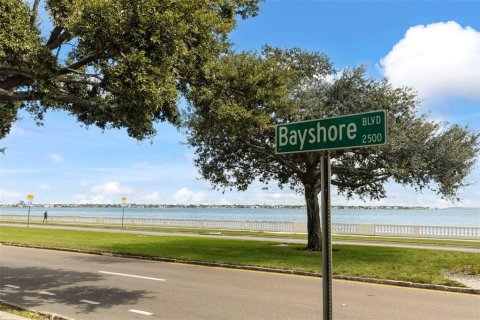 Condo in Tampa, Florida, 2 bedrooms  № 2394261 - photo 21