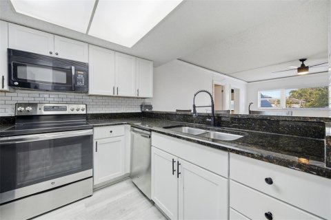 Condo in Tampa, Florida, 2 bedrooms  № 2394261 - photo 4