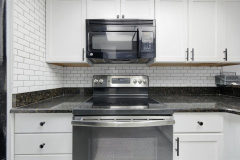 Condo in Tampa, Florida, 2 bedrooms  № 2394261 - photo 5