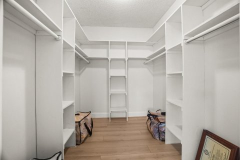 Condo in Pompano Beach, Florida, 3 bedrooms № 2241301 - photo 21