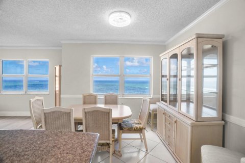 Condo in Pompano Beach, Florida, 3 bedrooms № 2241301 - photo 9