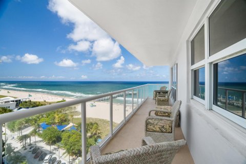 Condo in Pompano Beach, Florida, 3 bedrooms № 2241301 - photo 2