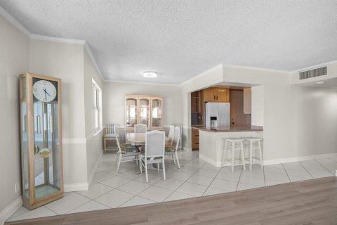 Condo in Pompano Beach, Florida, 3 bedrooms № 2241301 - photo 7