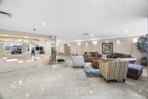 Condo in Pompano Beach, Florida, 3 bedrooms № 2241301 - photo 23