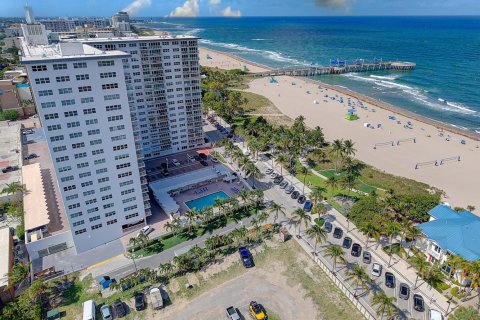 Condo in Pompano Beach, Florida, 3 bedrooms № 2241301 - photo 30