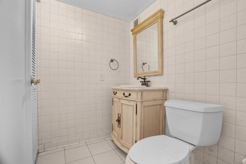 Condo in Pompano Beach, Florida, 3 bedrooms № 2241301 - photo 17