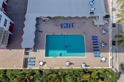 Condo in Pompano Beach, Florida, 3 bedrooms № 2241301 - photo 27