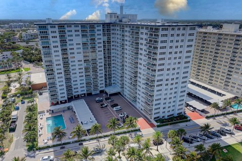 Condo in Pompano Beach, Florida, 3 bedrooms № 2241301 - photo 25