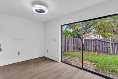 Touwnhouse à vendre à Pembroke Park, Floride: 3 chambres, 110.37 m2 № 1993310 - photo 18