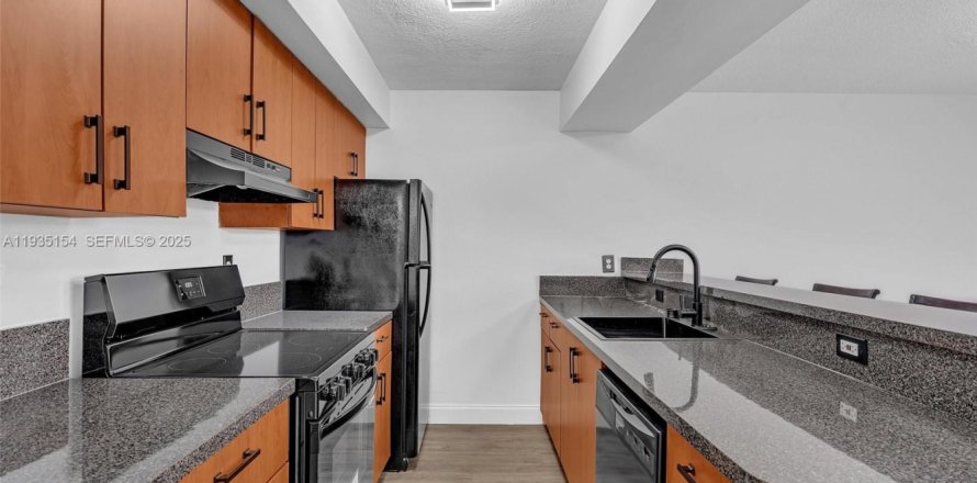 Touwnhouse à Pembroke Park, Floride 3 chambres, 110.37 m2 № 1993310