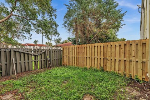 Touwnhouse à vendre à Pembroke Park, Floride: 3 chambres, 110.37 m2 № 1993310 - photo 21