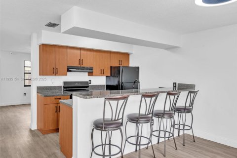 Touwnhouse à vendre à Pembroke Park, Floride: 3 chambres, 110.37 m2 № 1993310 - photo 3