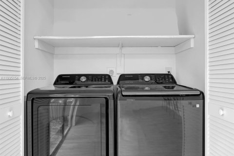 Touwnhouse à vendre à Pembroke Park, Floride: 3 chambres, 110.37 m2 № 1993310 - photo 19