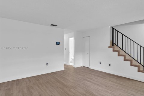 Touwnhouse à vendre à Pembroke Park, Floride: 3 chambres, 110.37 m2 № 1993310 - photo 11