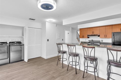 Touwnhouse à vendre à Pembroke Park, Floride: 3 chambres, 110.37 m2 № 1993310 - photo 16