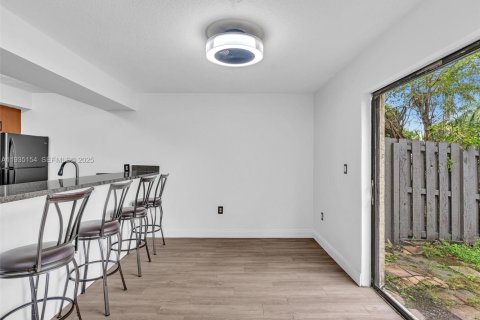 Touwnhouse à vendre à Pembroke Park, Floride: 3 chambres, 110.37 m2 № 1993310 - photo 17