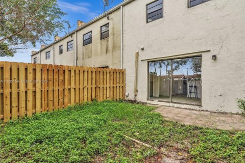 Touwnhouse à vendre à Pembroke Park, Floride: 3 chambres, 110.37 m2 № 1993310 - photo 22