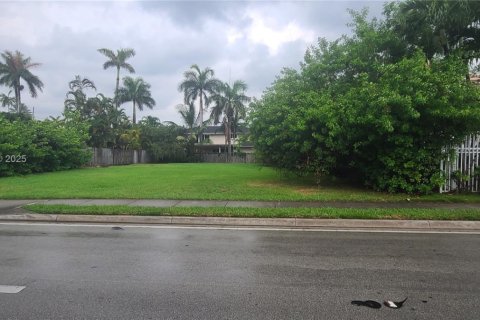 Land in Bay Harbor Islands, Florida № 1817080 - photo 1