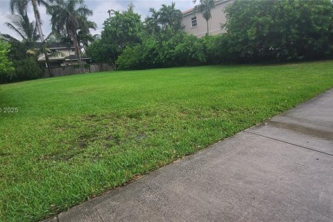 Land in Bay Harbor Islands, Florida № 1817080 - photo 2