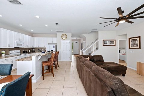 House in Davenport, Florida 6 bedrooms, 291.34 sq.m. № 2306845 - photo 4
