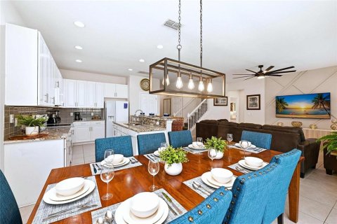 House in Davenport, Florida 6 bedrooms, 291.34 sq.m. № 2306845 - photo 6
