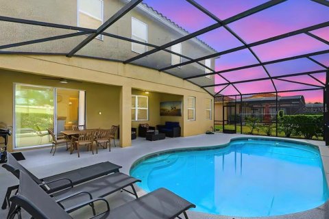 House in Davenport, Florida 6 bedrooms, 291.34 sq.m. № 2306845 - photo 2
