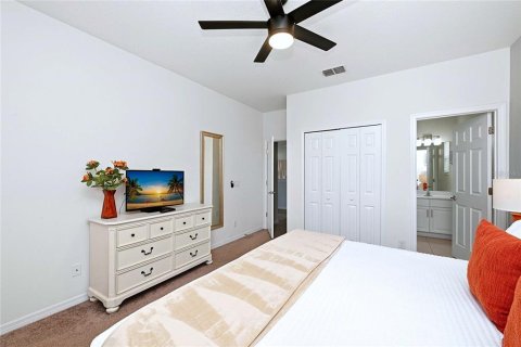 House in Davenport, Florida 6 bedrooms, 291.34 sq.m. № 2306845 - photo 8