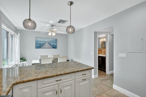 Adosado en venta en Stuart, Florida, 2 dormitorios, 116.13 m2 № 2303856 - foto 6