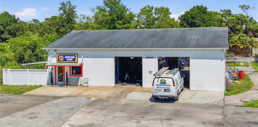 Commercial property in Hudson, Florida № 2122929