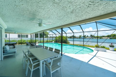Villa ou maison à louer à Miami, Floride: 3 chambres, 184.6 m2 № 2080907 - photo 29