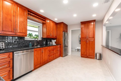 Villa ou maison à louer à Miami, Floride: 3 chambres, 184.6 m2 № 2080907 - photo 10