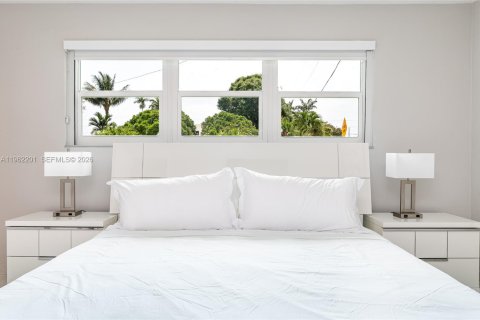 Villa ou maison à louer à Miami, Floride: 3 chambres, 184.6 m2 № 2080907 - photo 15