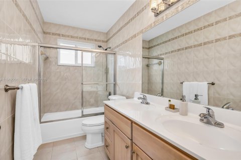 Villa ou maison à louer à Miami, Floride: 3 chambres, 184.6 m2 № 2080907 - photo 22