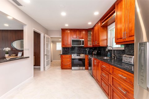 Villa ou maison à louer à Miami, Floride: 3 chambres, 184.6 m2 № 2080907 - photo 8
