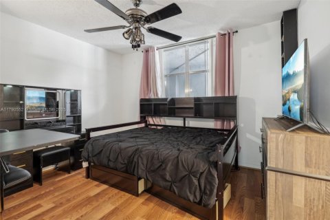 Condo in Tamarac, Florida, 2 bedrooms  № 1737513 - photo 20
