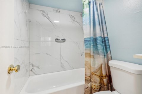 Condo in Tamarac, Florida, 2 bedrooms  № 1737513 - photo 10