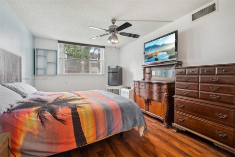 Condo in Tamarac, Florida, 2 bedrooms  № 1737513 - photo 27