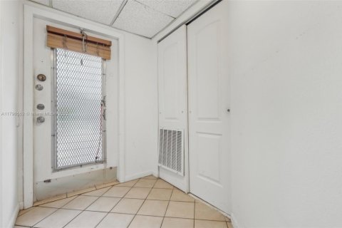 Condo in Tamarac, Florida, 2 bedrooms  № 1737513 - photo 16