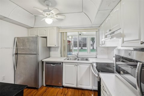 Condo in Tamarac, Florida, 2 bedrooms  № 1737513 - photo 12