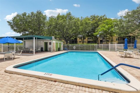 Condo in Tamarac, Florida, 2 bedrooms  № 1737513 - photo 30
