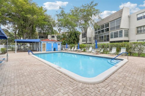 Condo in Tamarac, Florida, 2 bedrooms  № 1737513 - photo 4