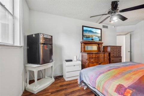 Condo in Tamarac, Florida, 2 bedrooms  № 1737513 - photo 7