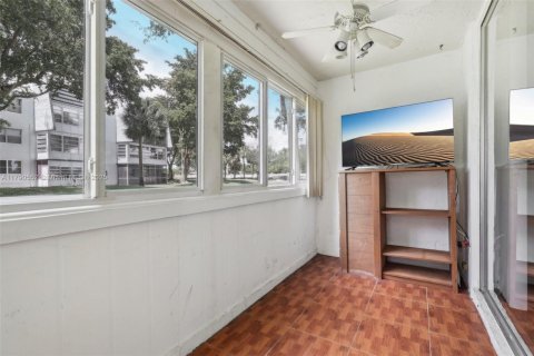 Condo in Tamarac, Florida, 2 bedrooms  № 1737513 - photo 24