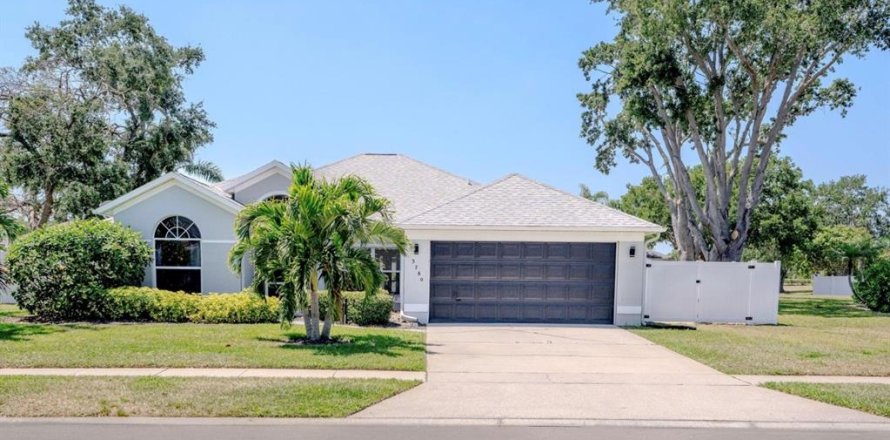House in Merrit Island, Florida 4 bedrooms, 191.38 sq.m. № 1820567
