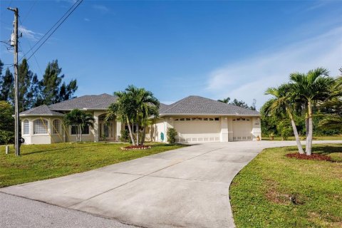 Casa en Port Charlotte, Florida 3 dormitorios, 243.78 m2 № 2371256