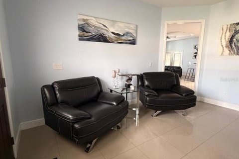 Villa ou maison à louer à Tampa, Floride: 3 chambres, 153.01 m2 № 2428948 - photo 4