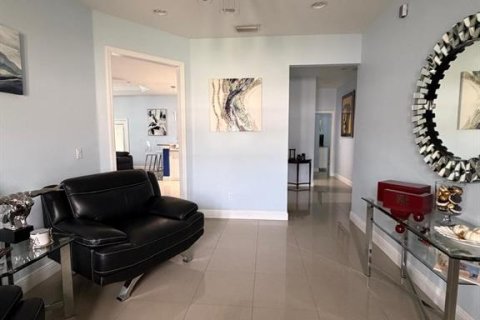 Villa ou maison à louer à Tampa, Floride: 3 chambres, 153.01 m2 № 2428948 - photo 5