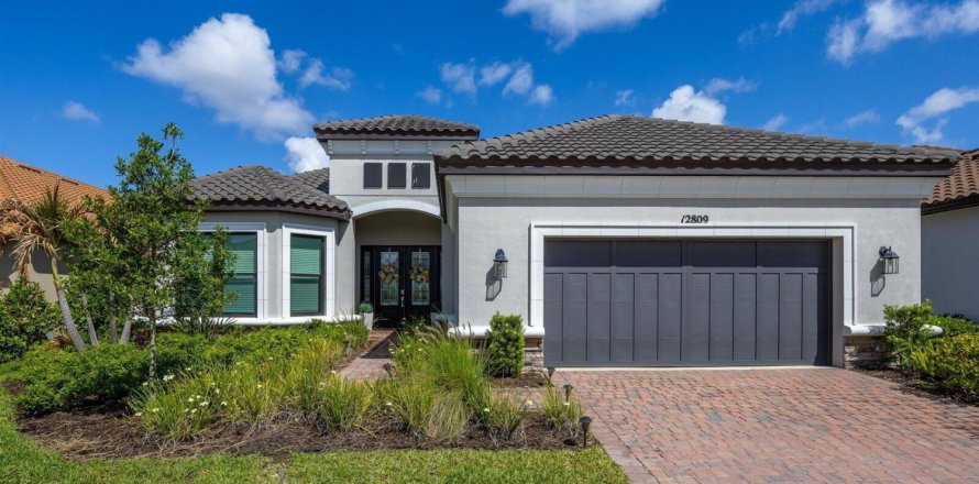 House in Port St. Lucie, Florida 4 bedrooms, 284 sq.m. № 2274396